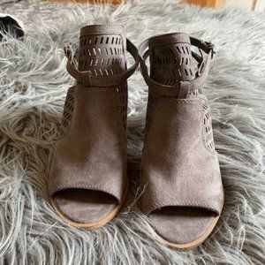 American Eagle Peep Toe Heels Size 7.5